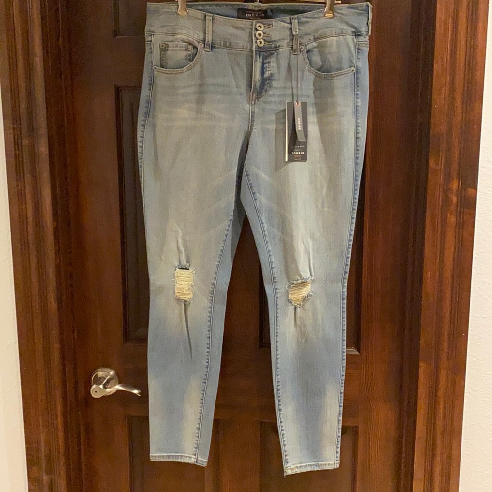 💥NWT💥Torrid Premuim Stretch Denim Jegging.